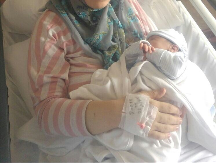 Police wait outside delivery room to detain woman who just gave birth